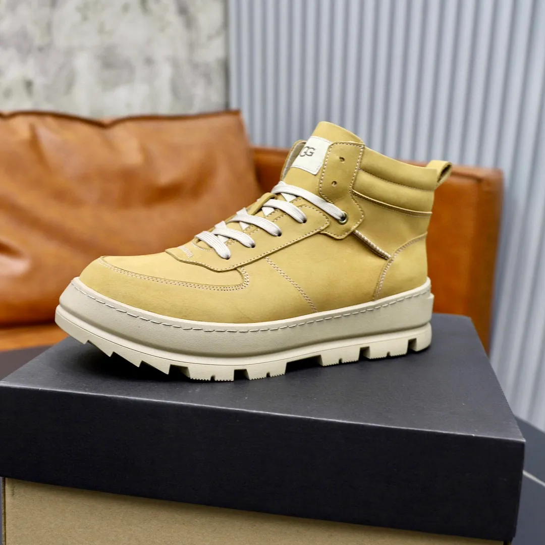 Ex-factory price: 640💰Thick wool imported from Australia Brand: UGG genuine purchasing agent Size: 38-44 Grade: Official website 1:1 Material: First layer of genuine leather waterproof and antifreeze upper Real wool lining Original non-slip soft wear-resistant outsole Style category: Men's casual shoes Trendy style Comfortable on the feet Color: Official website color synchronization